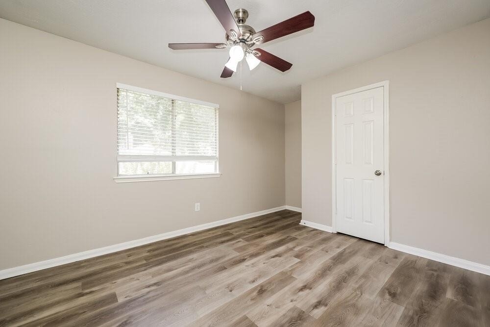 18450 Hollow Oaks Circle - Photo 11