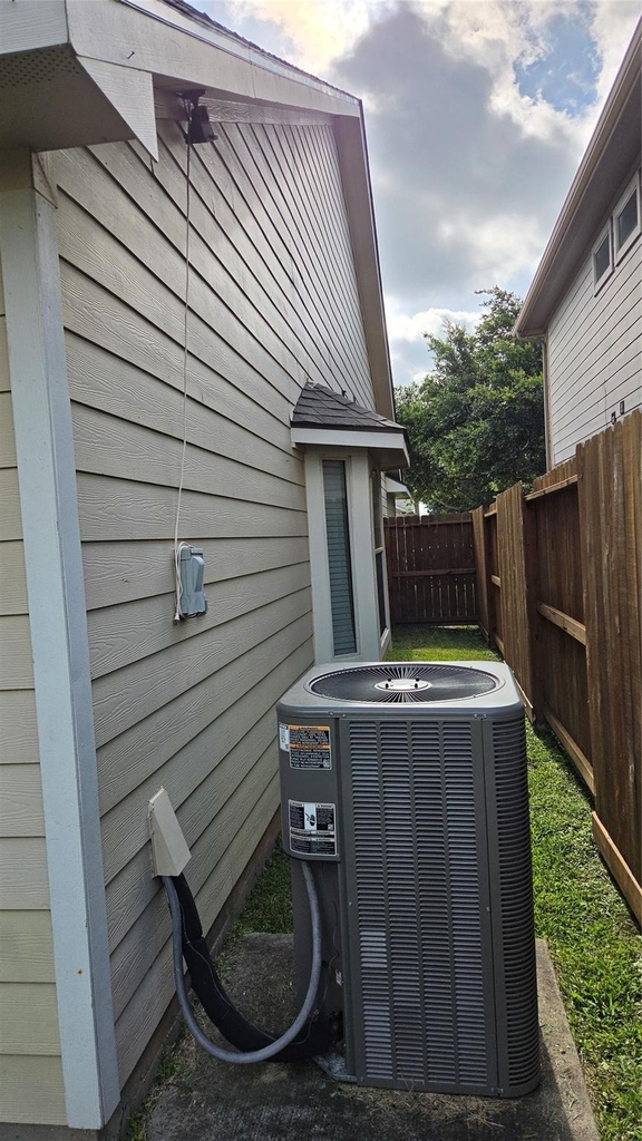 11047 Knobbley Oak Court - Photo 10