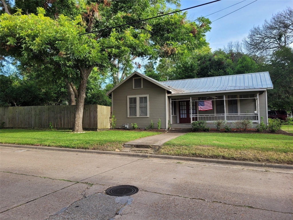 105 E Germania Street - Photo 1