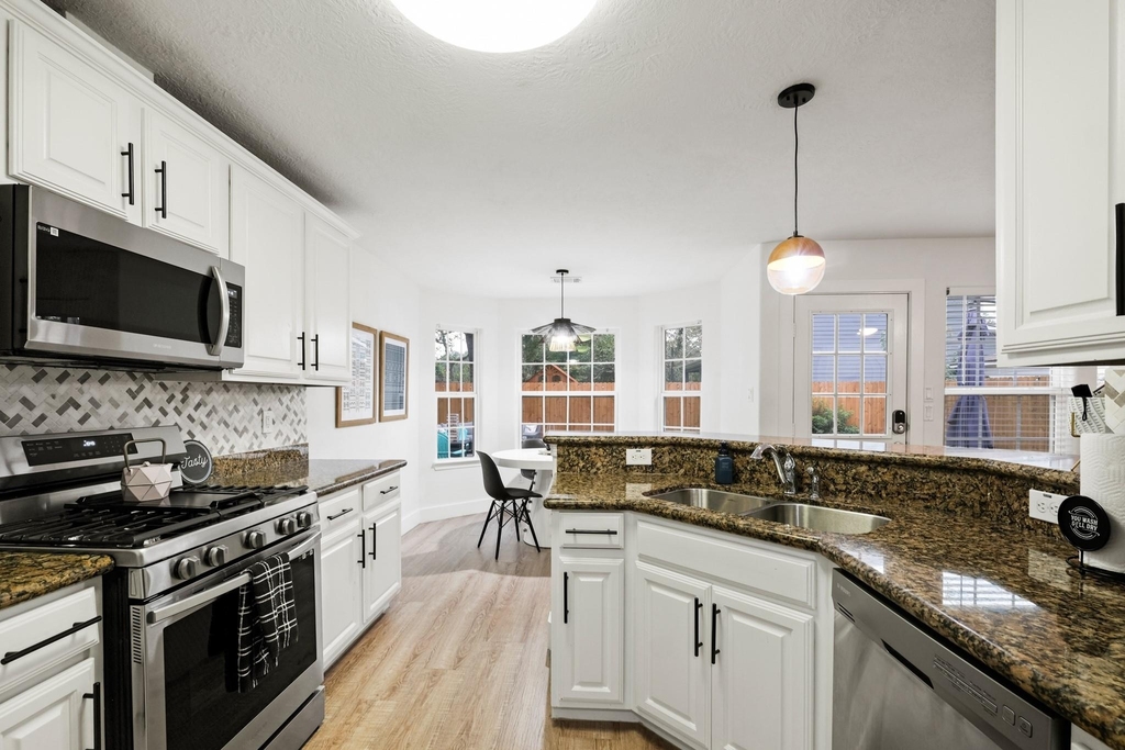 1504 W 43rd Street - Photo 8