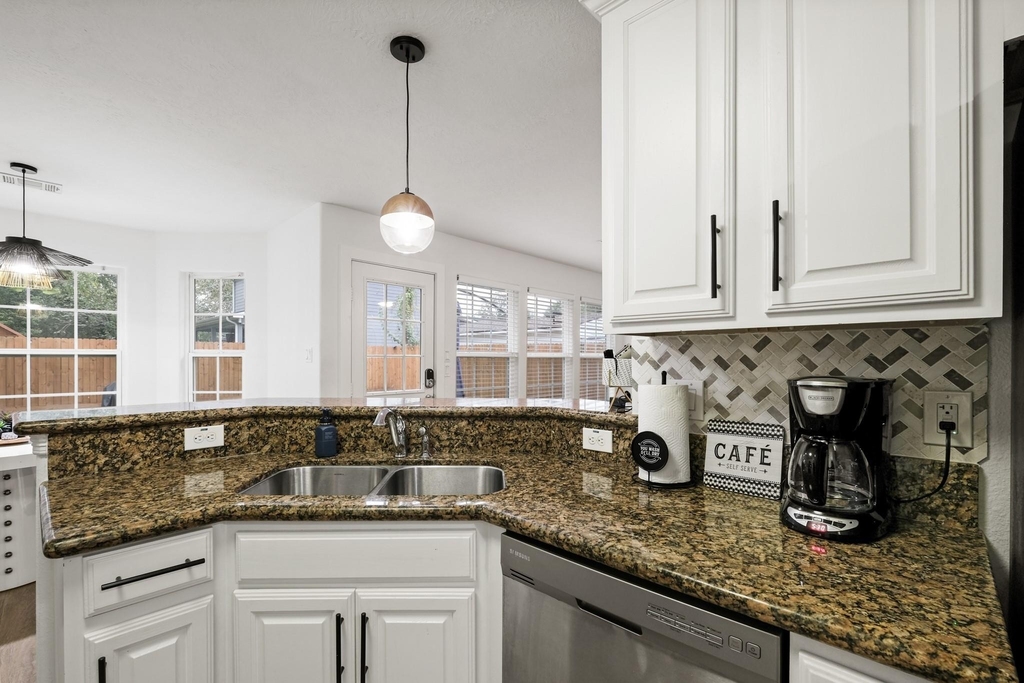 1504 W 43rd Street - Photo 9