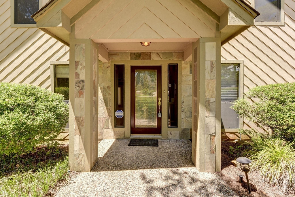 10045 Valley Drive S - Photo 4
