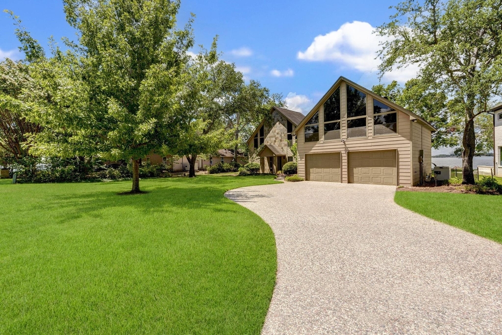 10045 Valley Drive S - Photo 2