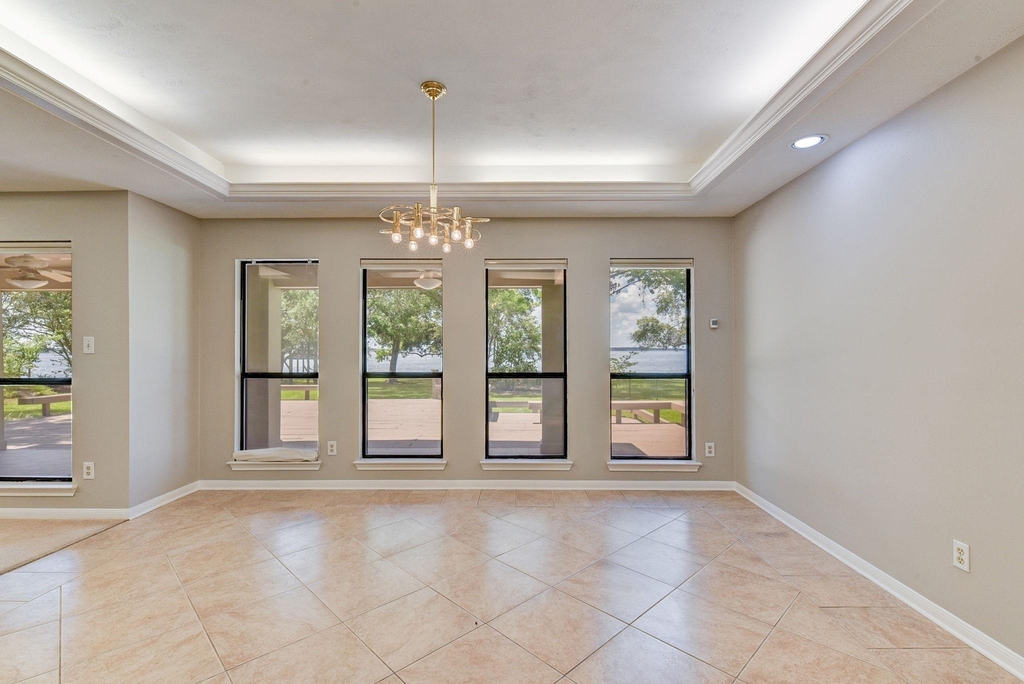 10045 Valley Drive S - Photo 12