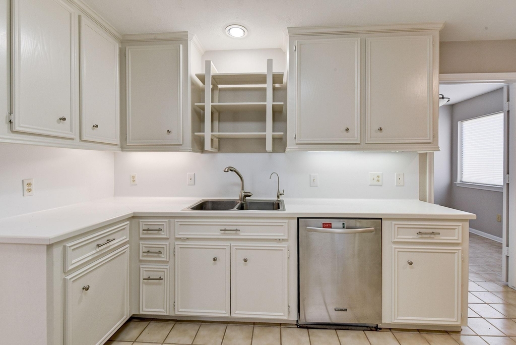 10045 Valley Drive S - Photo 15