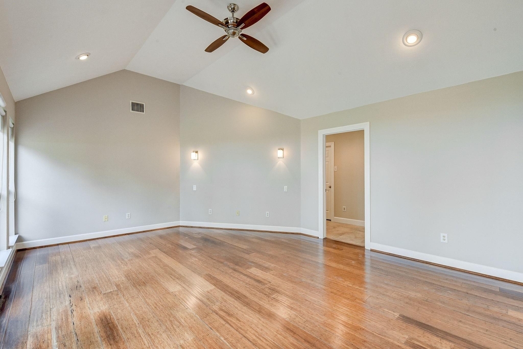 10045 Valley Drive S - Photo 21