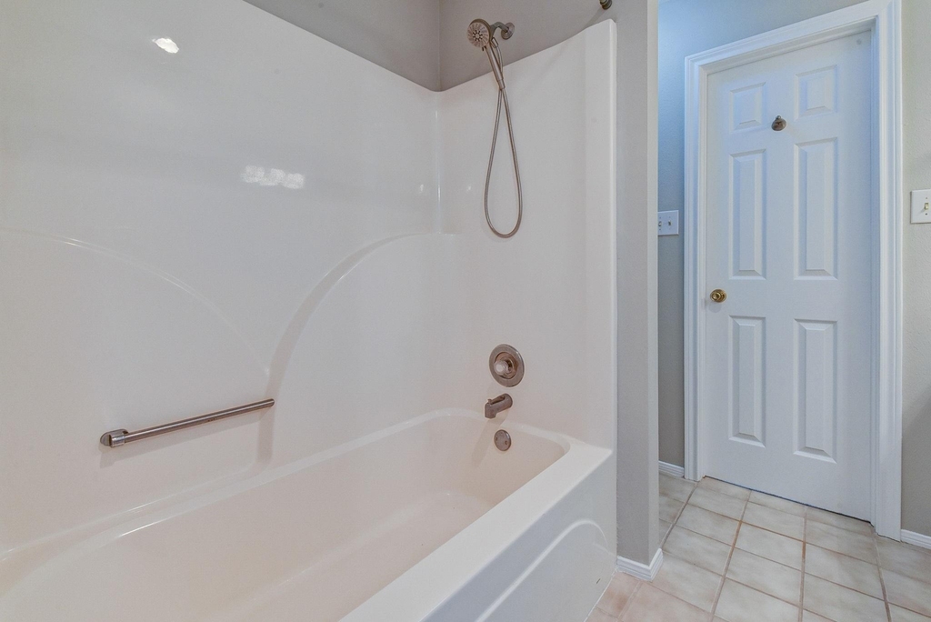 10045 Valley Drive S - Photo 33
