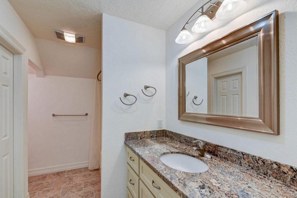 10045 Valley Drive S - Photo 39