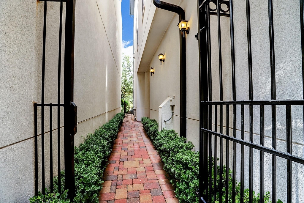 10912 Wrenwood Park - Photo 1