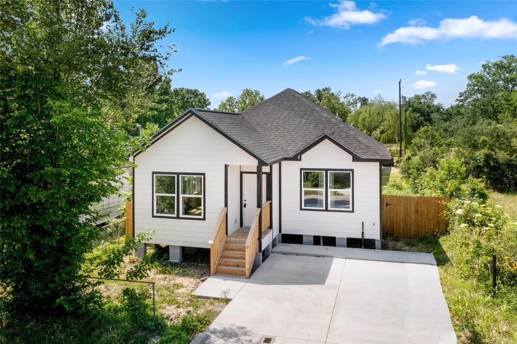 3220 Josephine Street - Photo 1