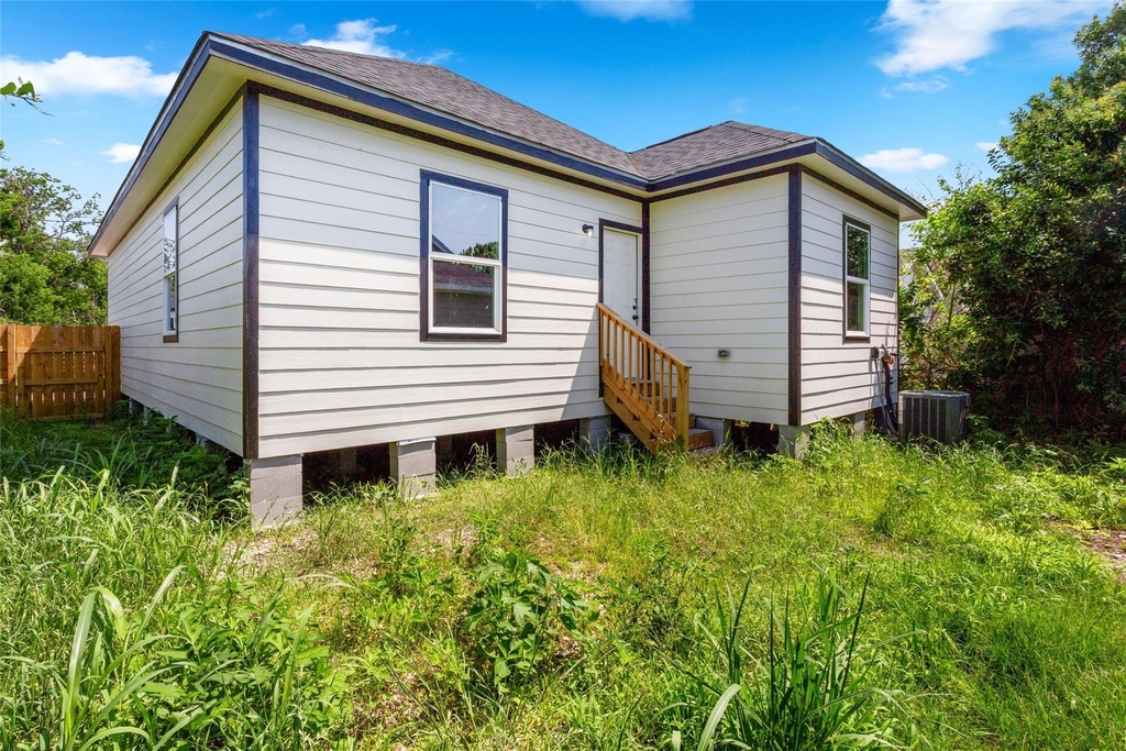 3220 Josephine Street - Photo 21