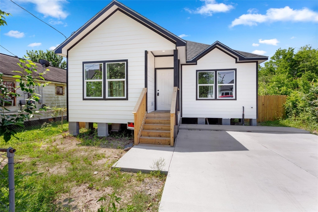 3220 Josephine Street - Photo 2
