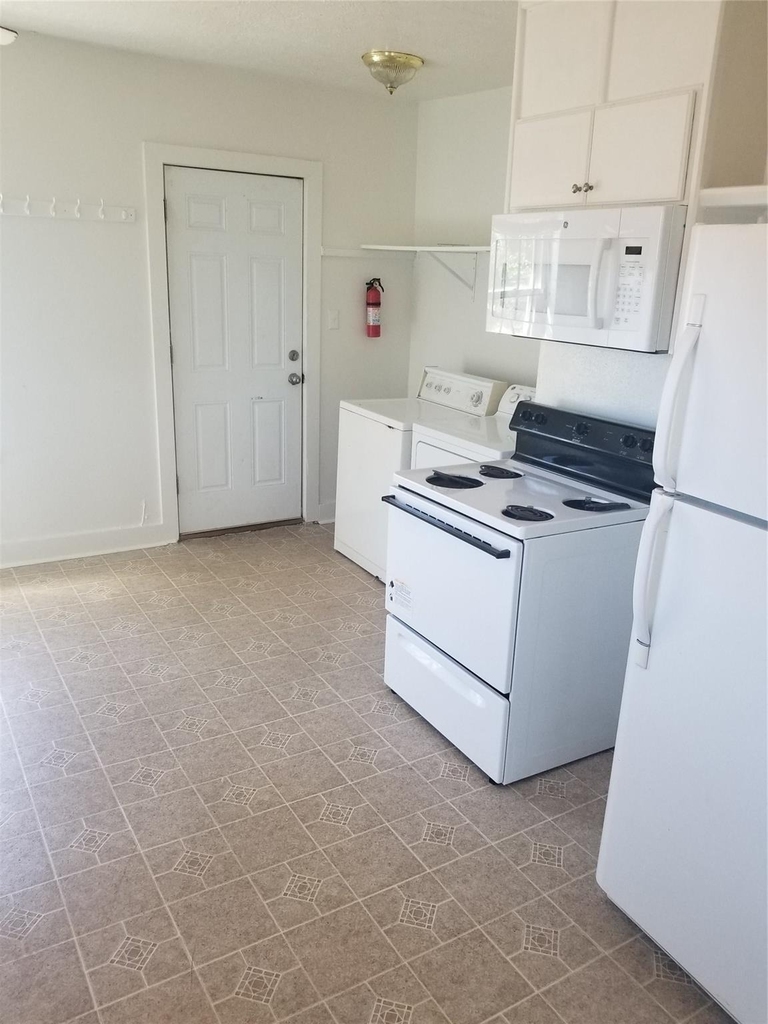 2823 Cleburne Street - Photo 8