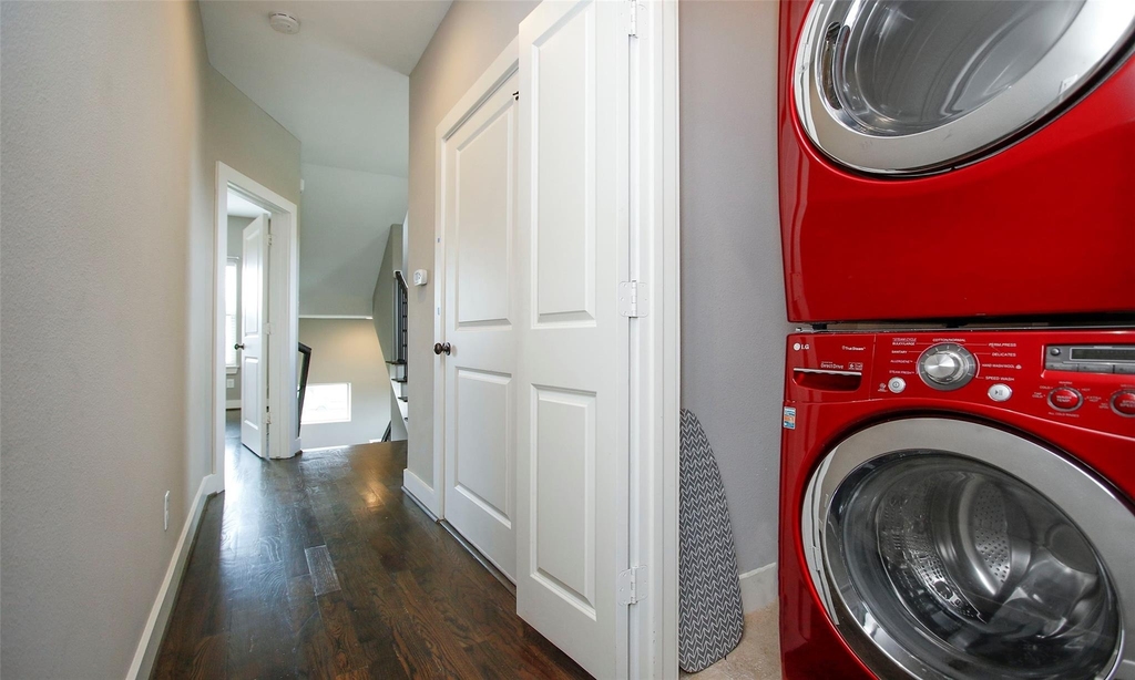2911 Blodgett Street - Photo 2