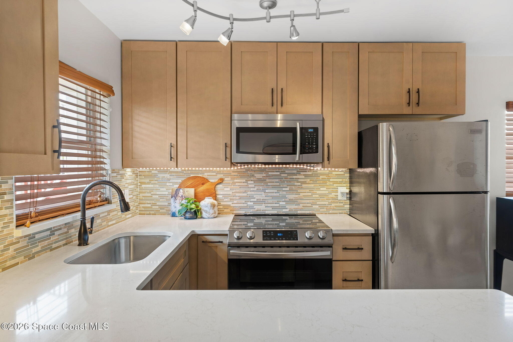 130 Roosevelt Avenue - Photo 9