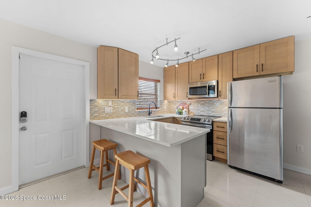 130 Roosevelt Avenue - Photo 8
