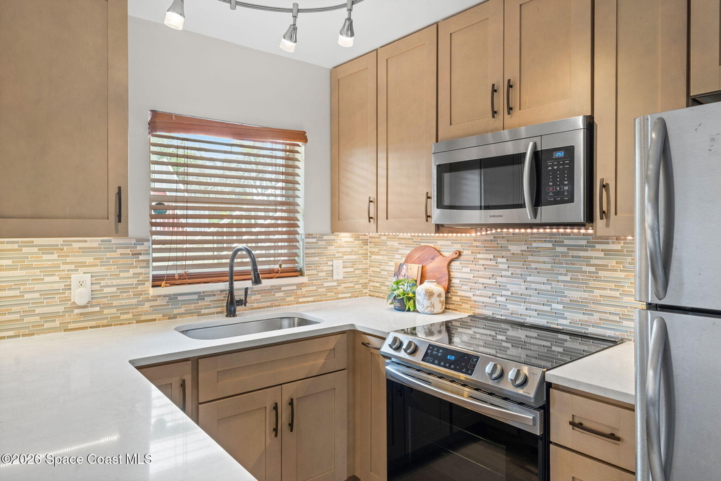 130 Roosevelt Avenue - Photo 11