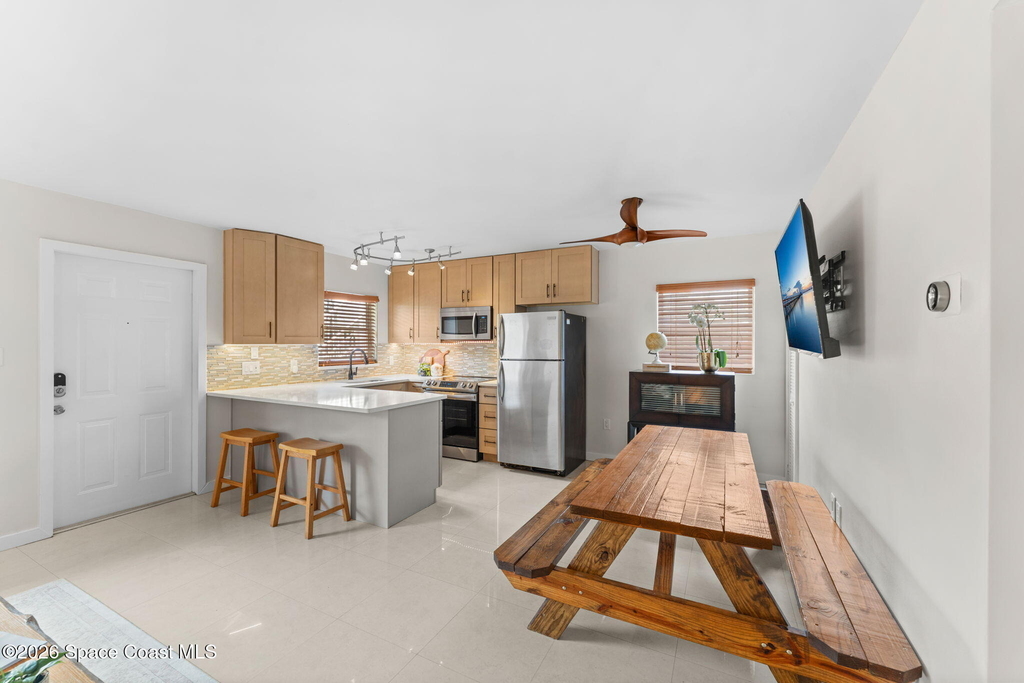 130 Roosevelt Avenue - Photo 6