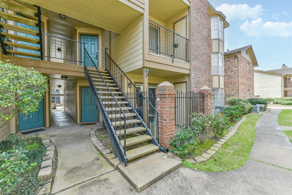2121 Hepburn Street - Photo 1