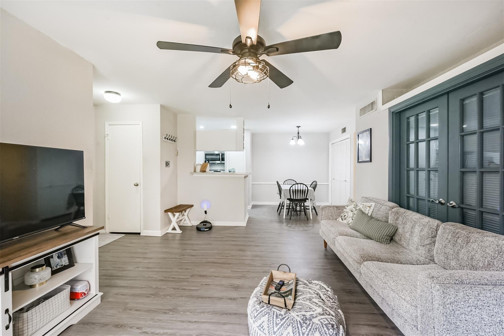 2121 Hepburn Street - Photo 0