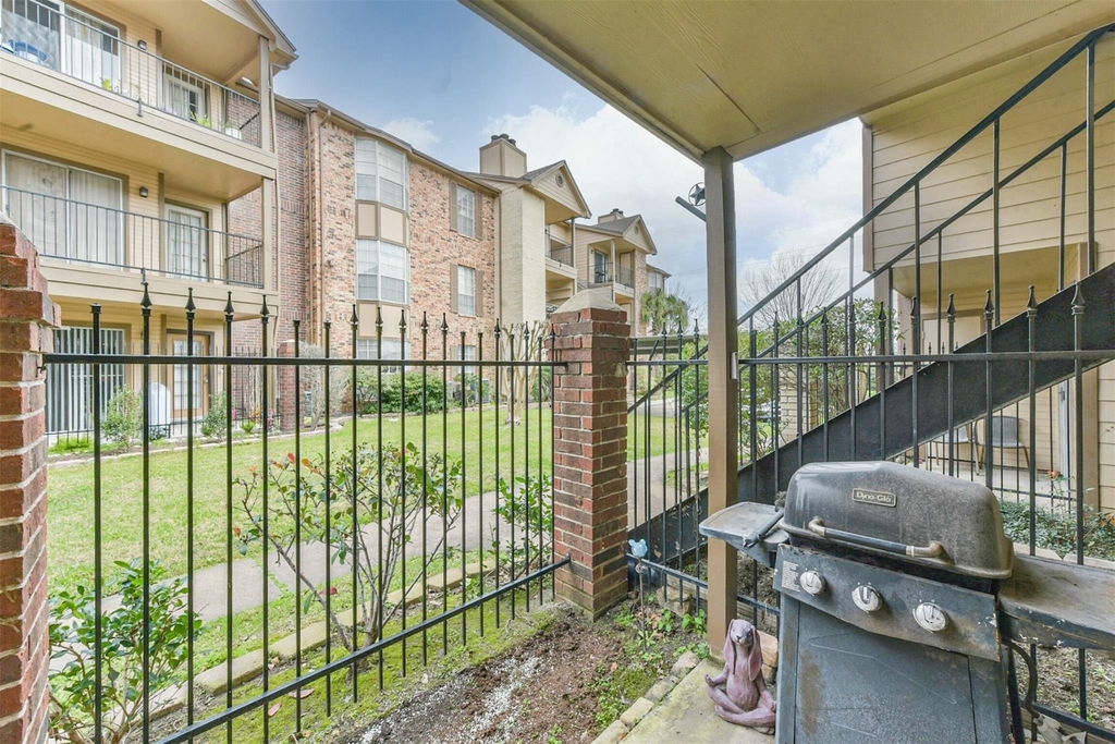 2121 Hepburn Street - Photo 25