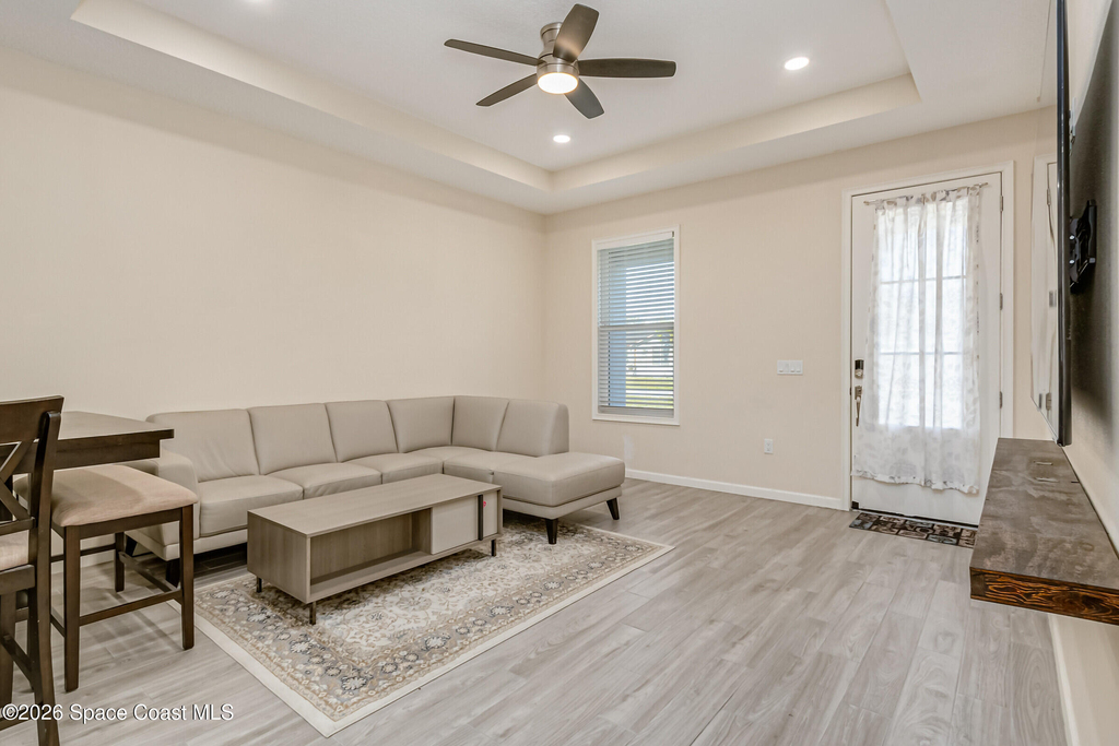 209 E Avenue B - Photo 4