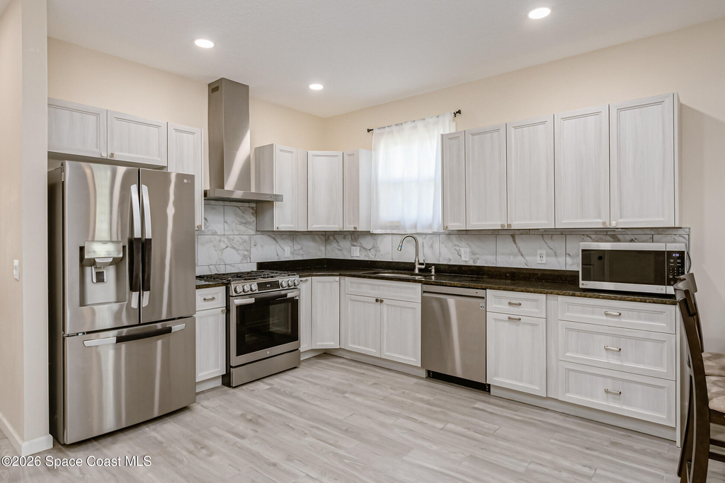 209 E Avenue B - Photo 13