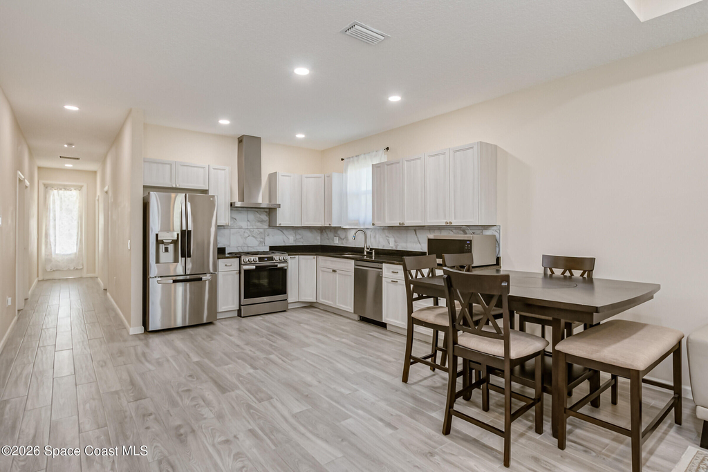 209 E Avenue B - Photo 12