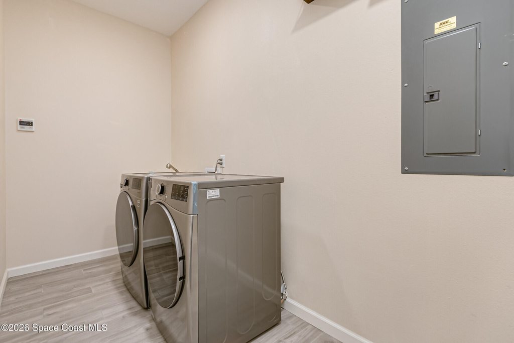 209 E Avenue B - Photo 23