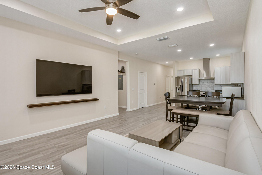 209 E Avenue B - Photo 8