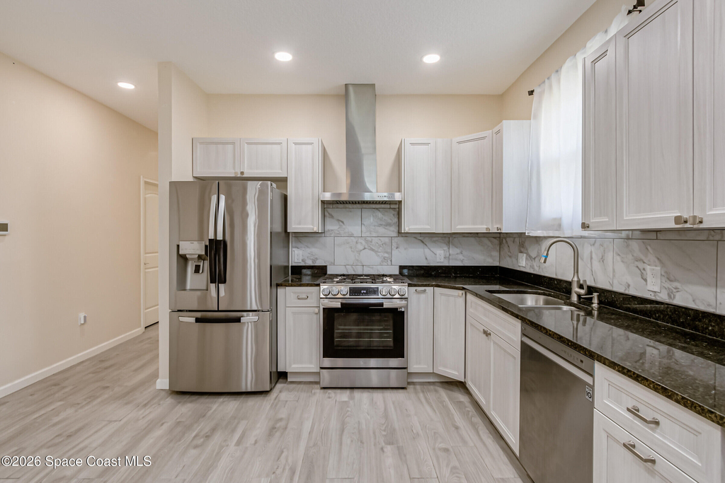 209 E Avenue B - Photo 14