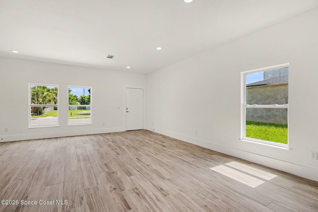 15 Travis Street - Photo 4