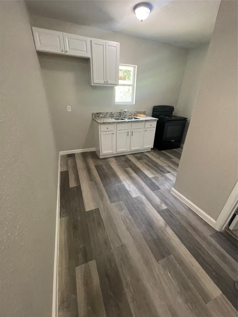 5514 Bunte Street - Photo 0