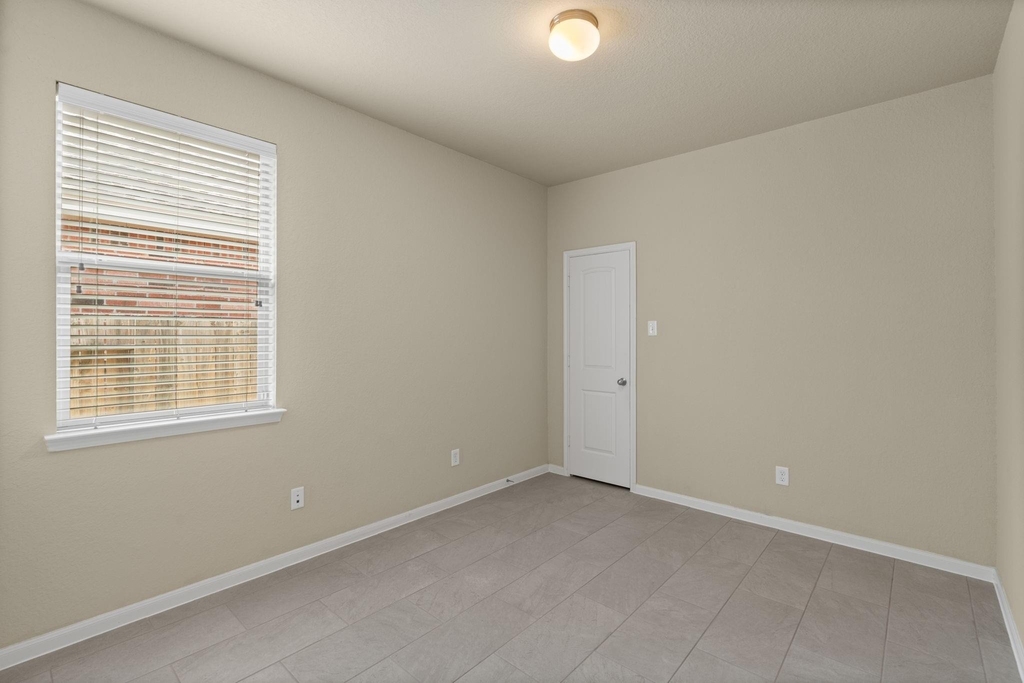 26350 Longview Creek Drive - Photo 18