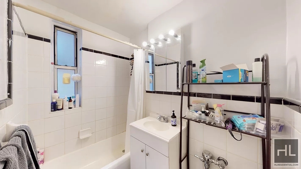 East 58 Street - Photo 4