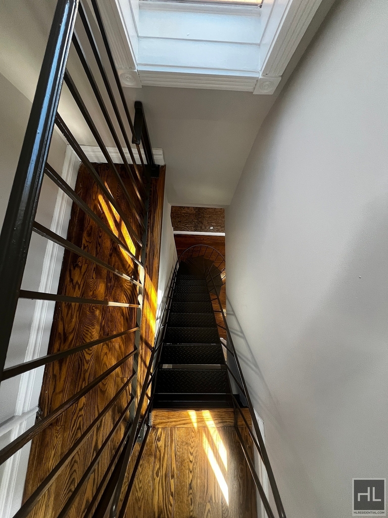 East 13th Street - Photo 6