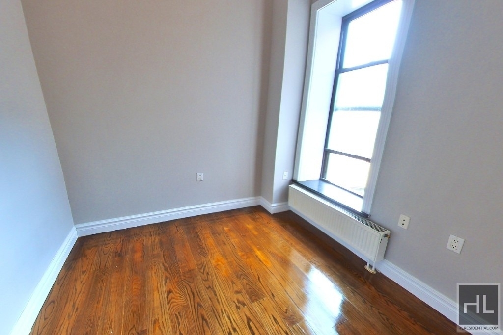 East 13th Street - Photo 8
