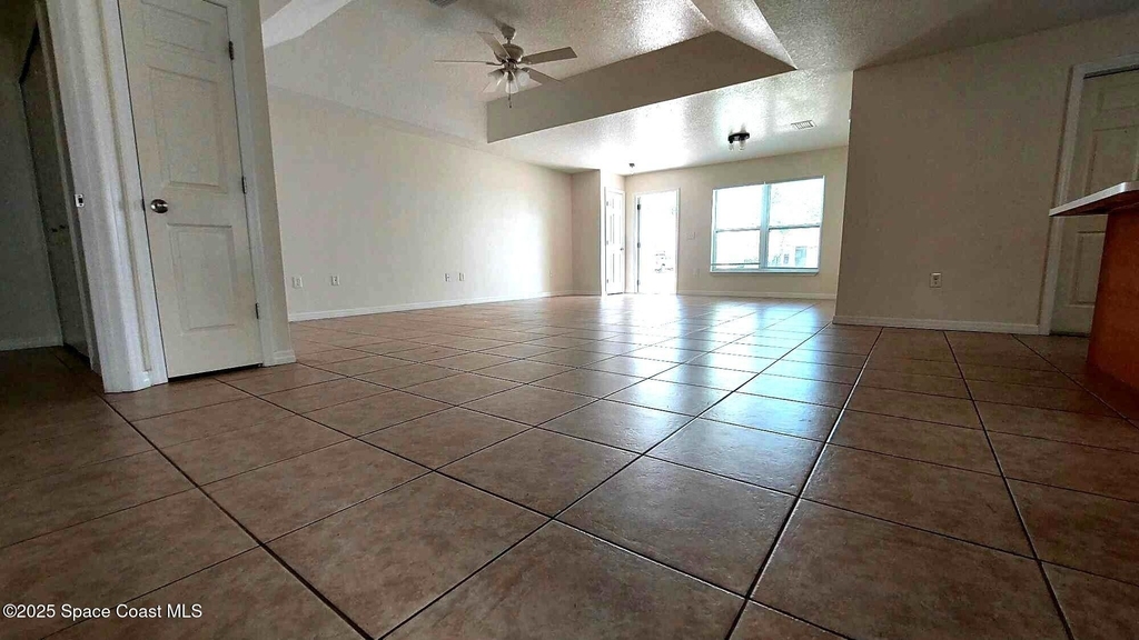 821 Angela Avenue - Photo 5