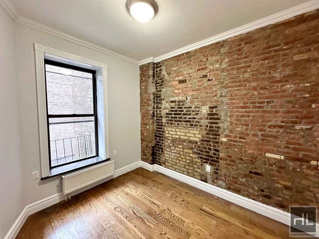 East 13th Street - Photo 5
