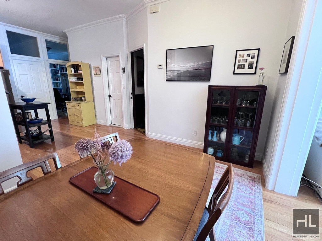 579 Bergen Street - Photo 5