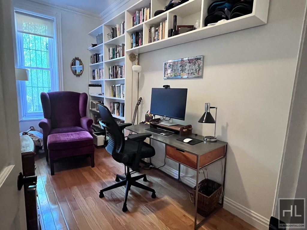 579 Bergen Street - Photo 10