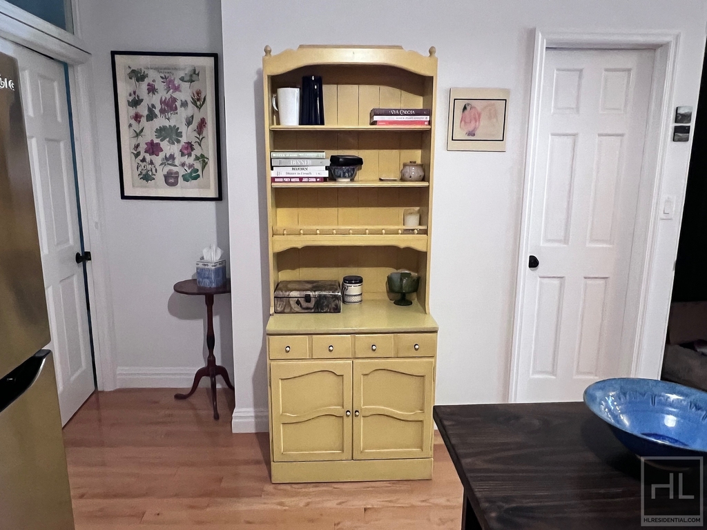 579 Bergen Street - Photo 9