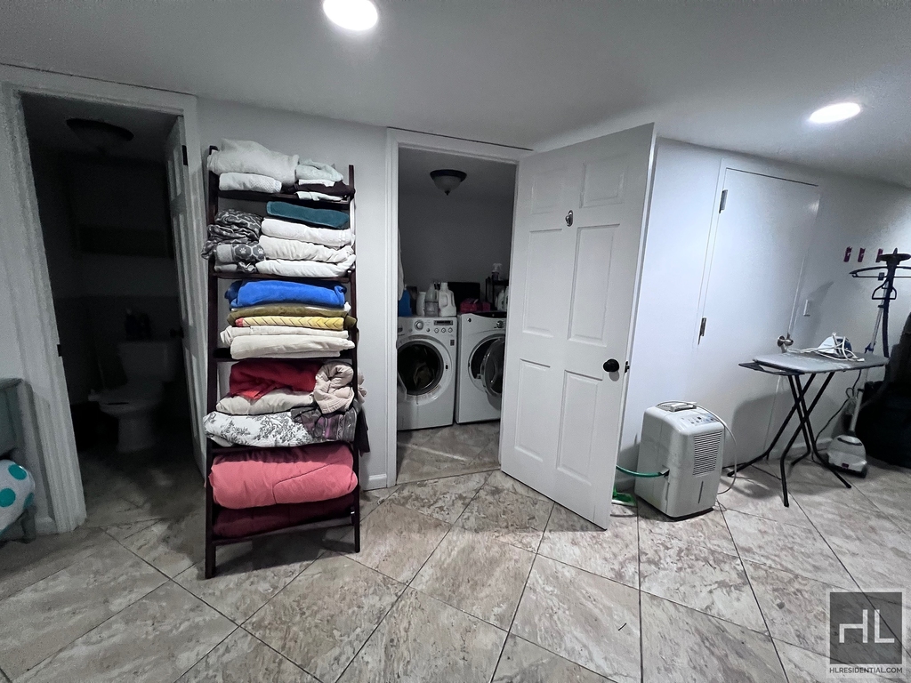 579 Bergen Street - Photo 16