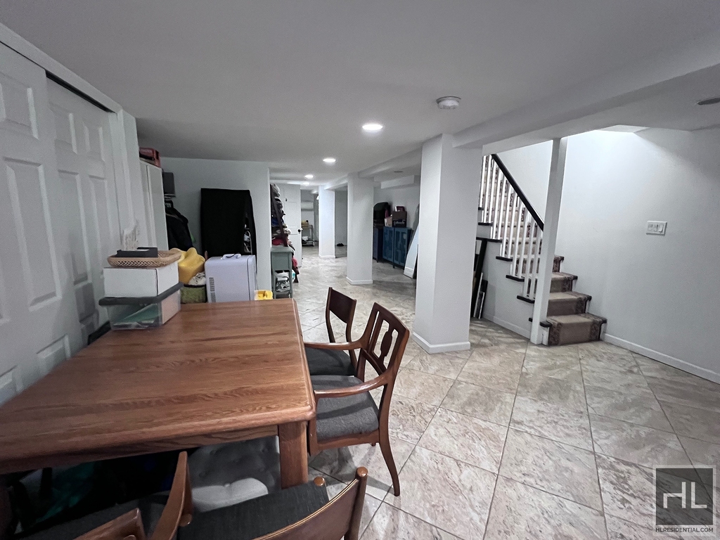 579 Bergen Street - Photo 12