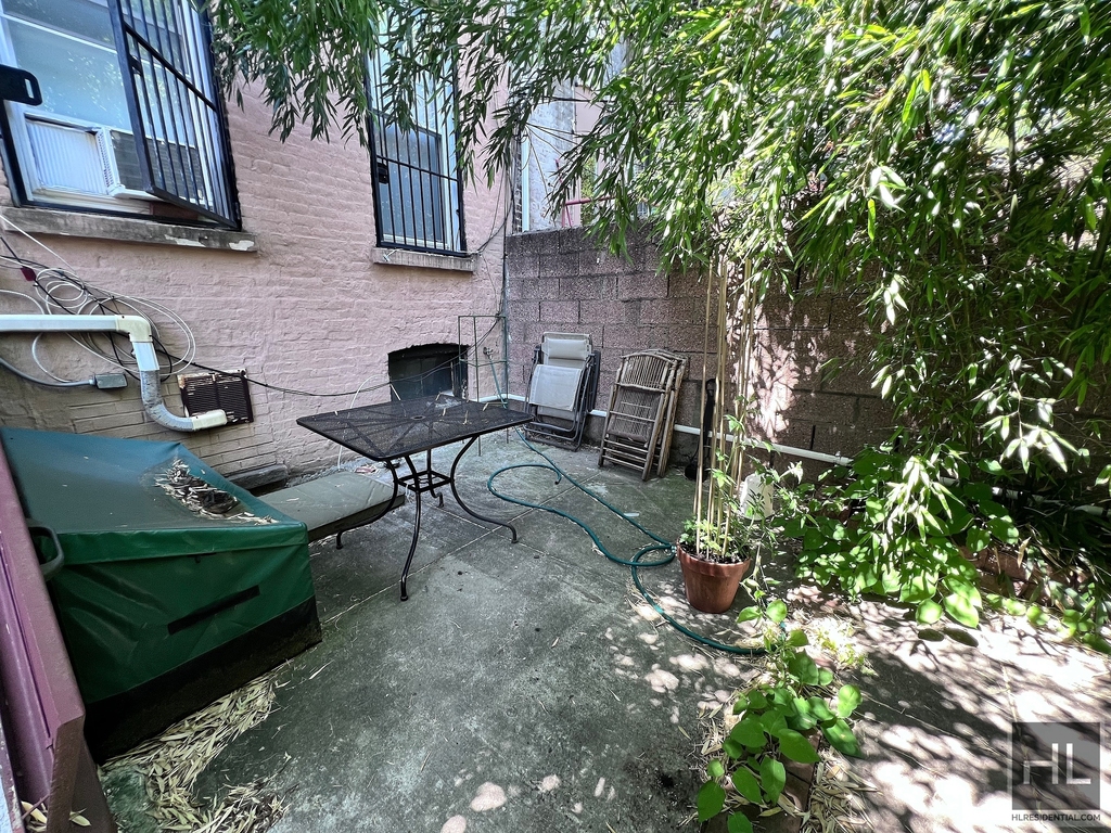 579 Bergen Street - Photo 22