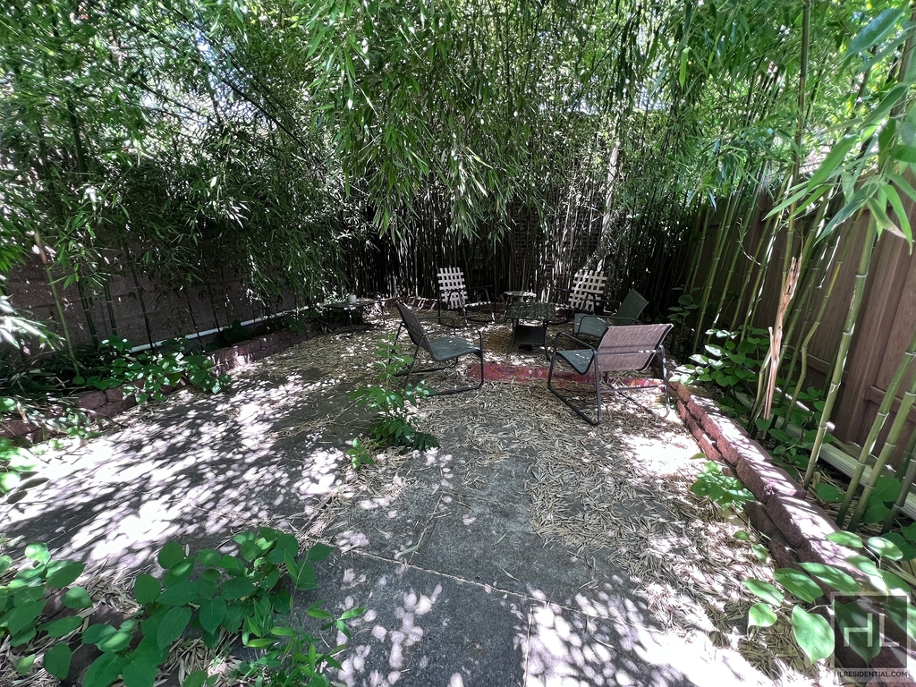 579 Bergen Street - Photo 21