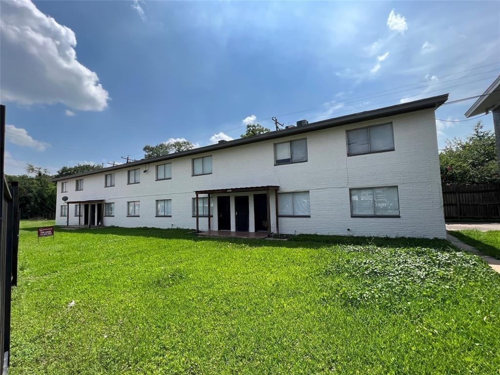 1141 N Durham Drive - Photo 0