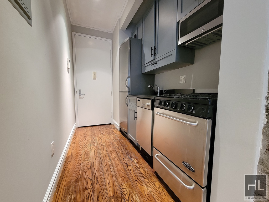 East 13th Street - Photo 3