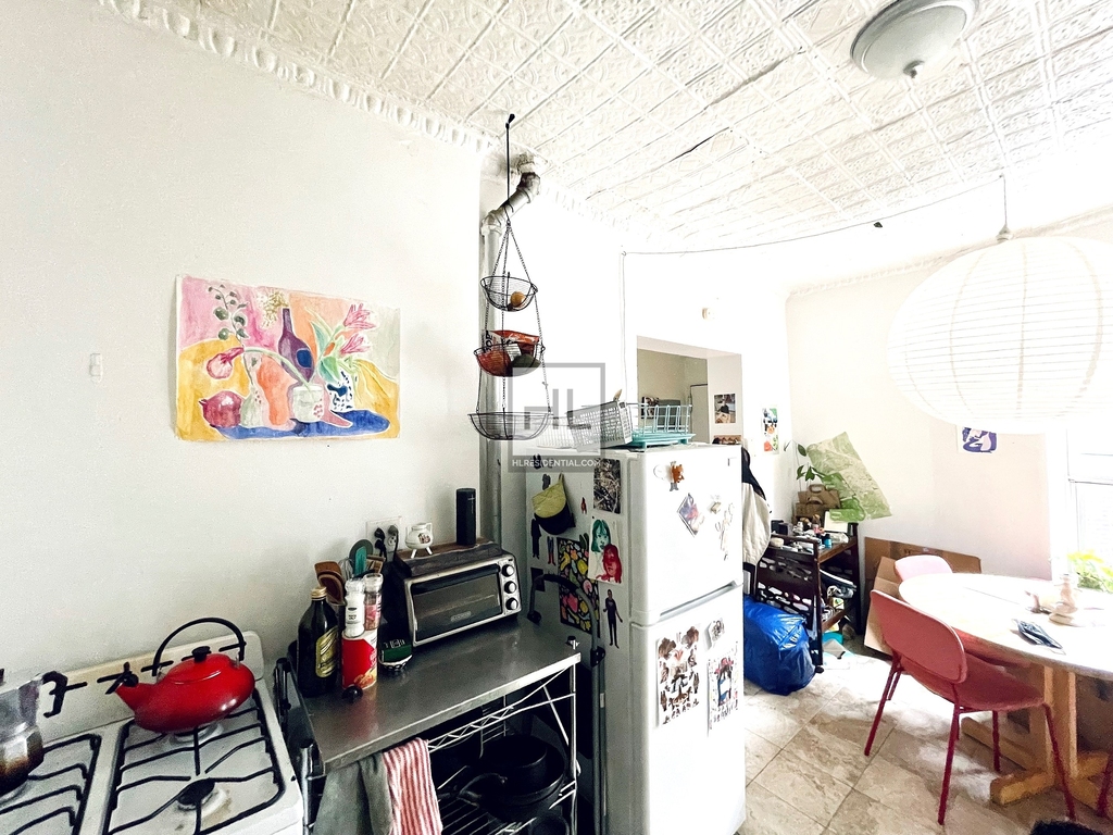 East 11th Street - Photo 4