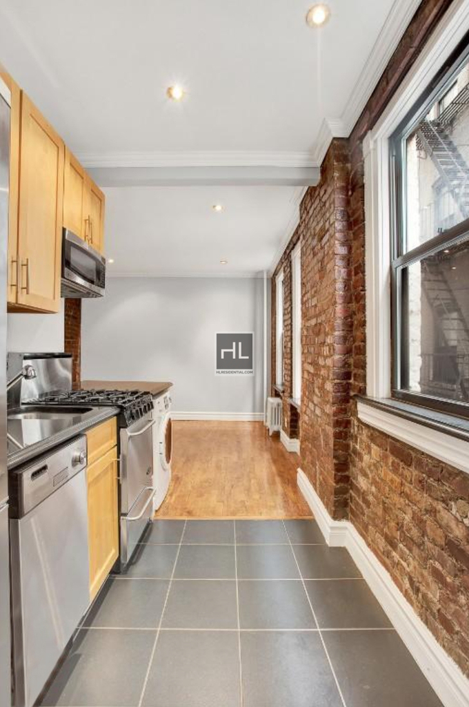 East 13 Street - Photo 7